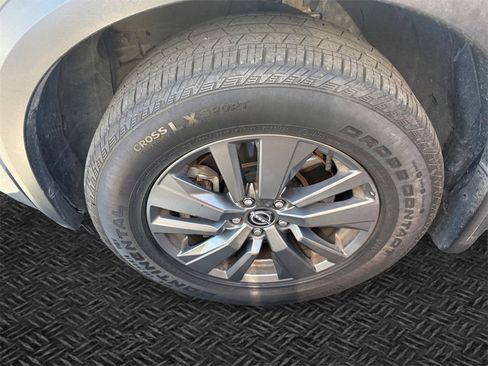 Used 2022 Nissan Pathfinder SV w/ SV Black Package image 10