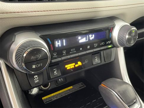 Used 2019 Toyota RAV4 XLE Premium image 9