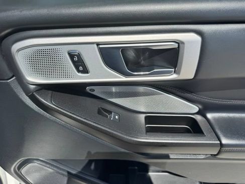 Used 2020 Ford Explorer Platinum w/ Premium Technology Package AWD/4WD image 34