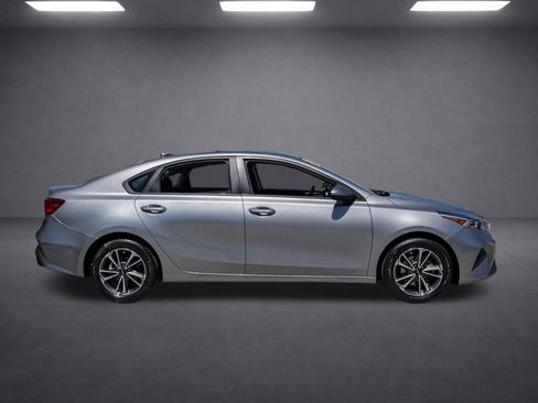 Used 2023 Kia Forte LXS FWD image 3
