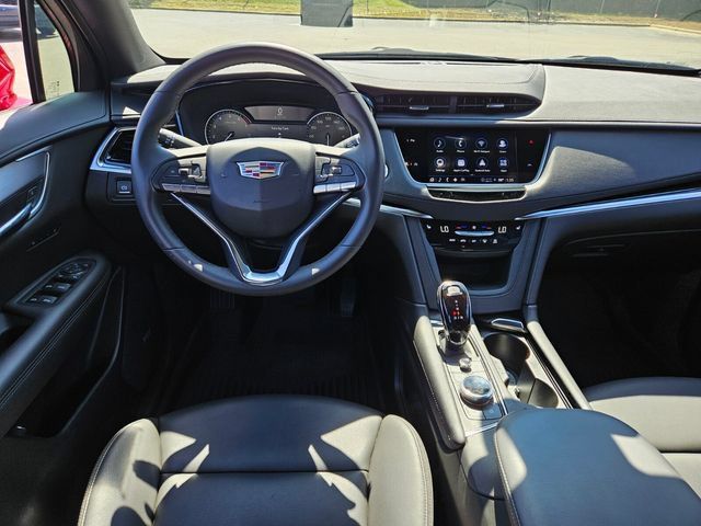Used 2025 Cadillac XT6 Luxury FWD image 12