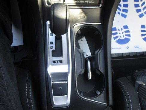 Used 2025 Subaru Ascent Premium w/ Premium Package image 15