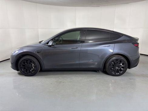 Used 2020 Tesla Model Y Long Range image 10