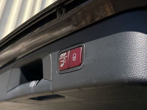 Used 2022 Mercedes-Benz GLC 300 4MATIC w/ AMG Line image 10