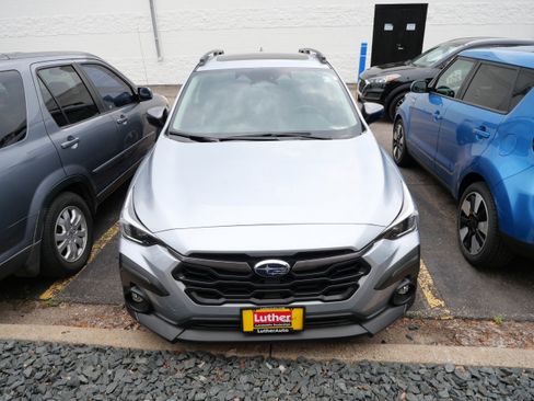 Used 2024 Subaru Crosstrek 2.5i Limited w/ Popular Package #3A AWD/4WD image 2