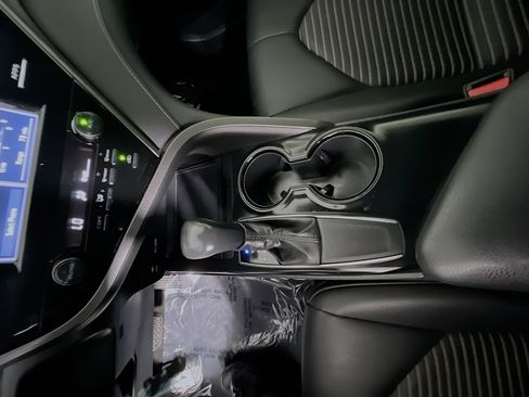 Used 2019 Toyota Camry SE FWD image 24