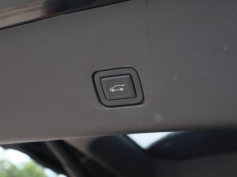 Used 2020 Chevrolet Traverse Premier FWD image 29