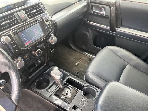 Used 2018 Toyota 4Runner TRD Off-Road Premium AWD/4WD image 20