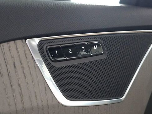 Certified 2025 Volvo XC90 T8 Plus image 23