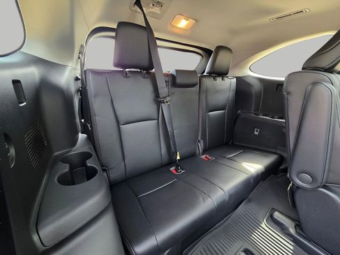 Used 2021 Toyota Highlander Platinum image 9