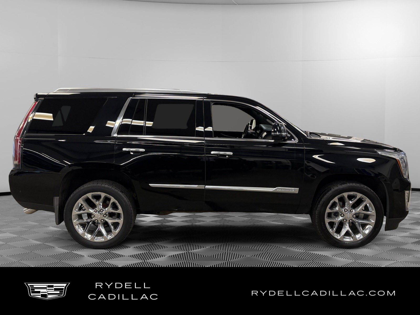 Used 2018 Cadillac Escalade Platinum AWD/4WD image 6