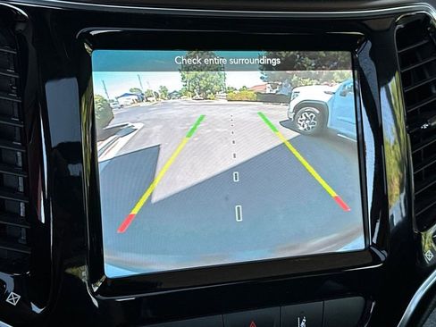 Used 2022 Jeep Cherokee Limited w/ Mopar Interior Package image 19