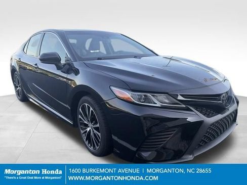 Used 2018 Toyota Camry SE w/ Moonroof Package FWD image 1