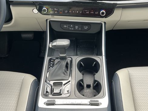 Used 2025 Kia Carnival SX Prestige FWD image 6