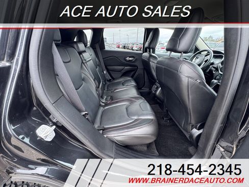 Used 2015 Jeep Cherokee Trailhawk w/ Comfort/Convenience Group image 17