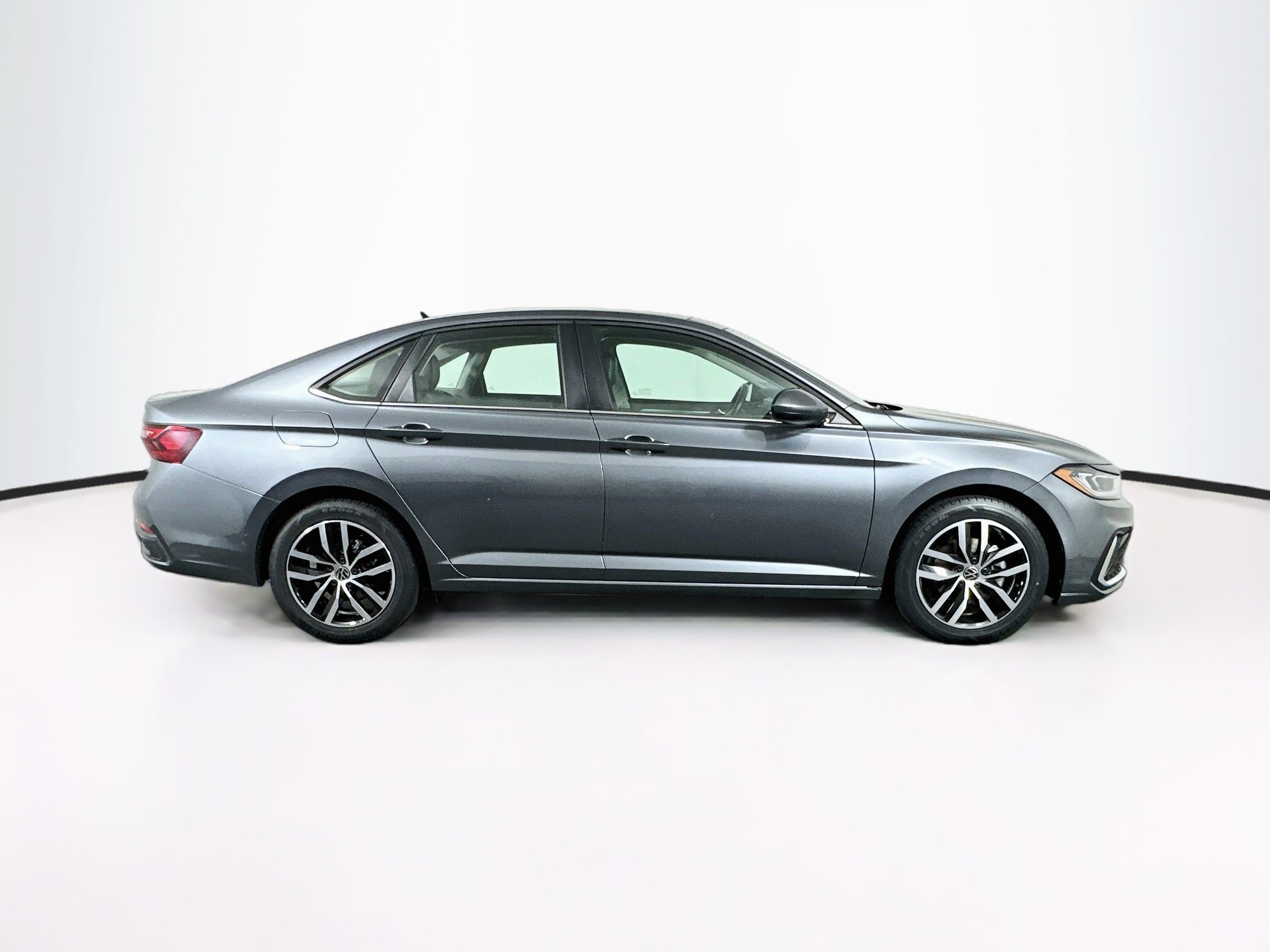 Used 2025 Volkswagen Jetta SE FWD image 10