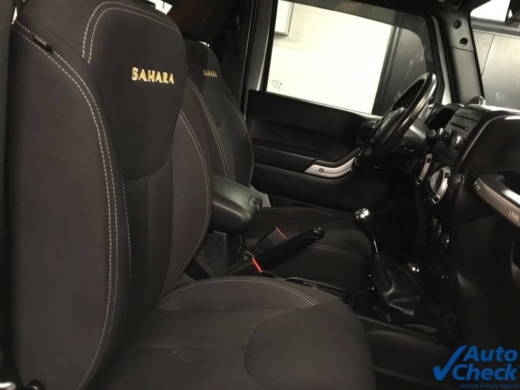Used 2014 Jeep Wrangler Sahara w/ Dual Top Group AWD/4WD image 31