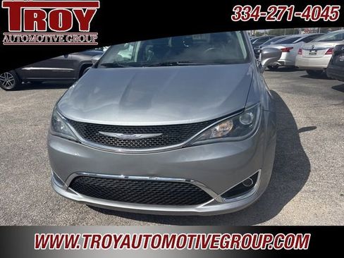 Used 2018 Chrysler Pacifica Touring-L image 12
