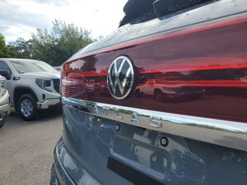 Used 2024 Volkswagen Atlas Cross Sport SE AWD/4WD image 6