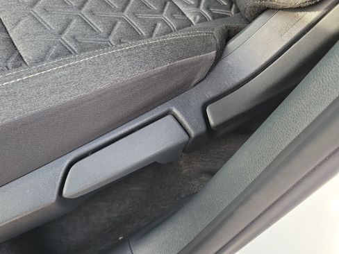 Certified 2025 Nissan Kicks SV image 10