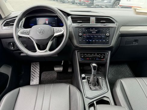Used 2023 Volkswagen Tiguan SE FWD image 24