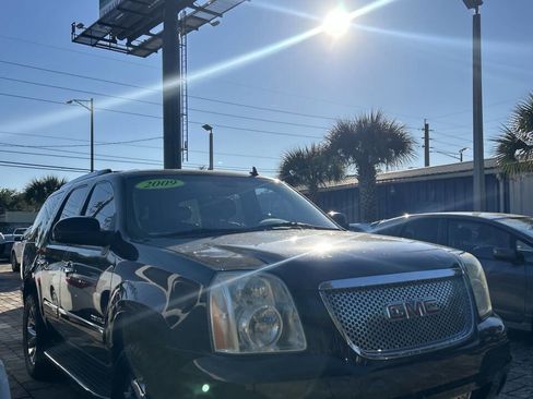 Used 2009 GMC Yukon Denali image 2