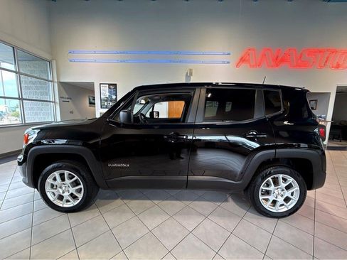 Used 2023 Jeep Renegade Latitude AWD/4WD image 10