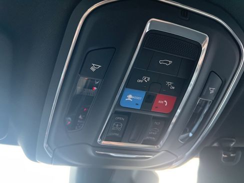 New 2025 Jeep Grand Cherokee Altitude image 34