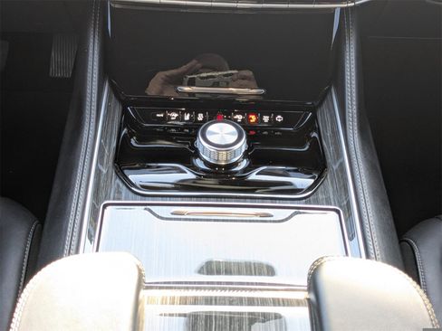 Used 2022 Jeep Wagoneer Series III w/ Premium Group I image 21