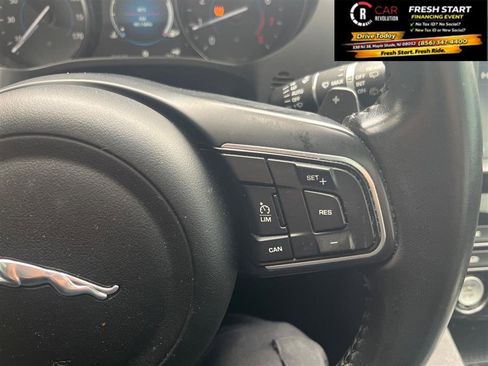 Used 2018 Jaguar F-PACE Premium image 26