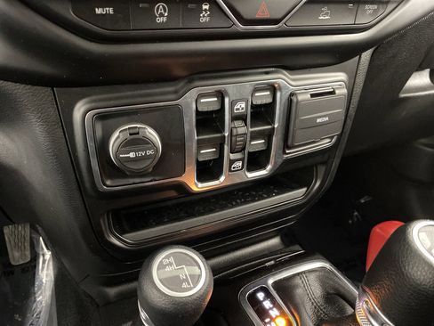 Used 2022 Jeep Gladiator Willys image 29