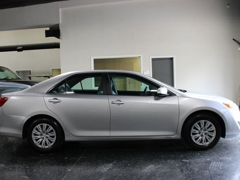Used 2012 Toyota Camry FWD image 2
