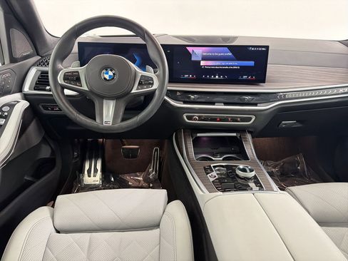 Certified 2024 BMW X7 xDrive40i w/ Executive Package image 24