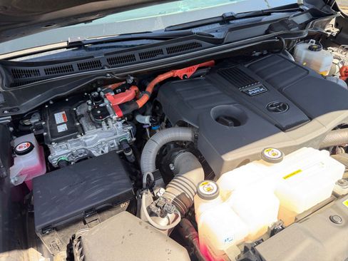 Used 2024 Toyota Sequoia Capstone AWD/4WD image 21