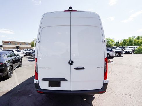 Used 2025 Mercedes-Benz Sprinter 2500 image 5