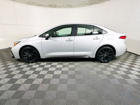 Used 2024 Toyota Corolla SE FWD image 6