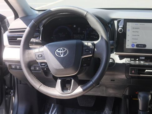 Used 2026 Toyota Corolla LE AWD/4WD image 11
