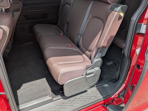 Used 2025 Volkswagen ID. Buzz Pro S Plus RWD image 16