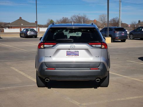Used 2019 Toyota RAV4 XLE image 8
