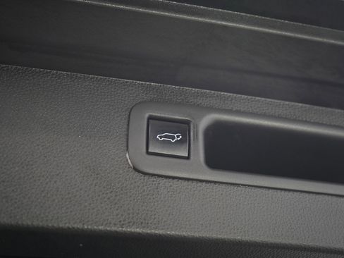 Used 2020 Toyota Highlander Platinum AWD/4WD image 11