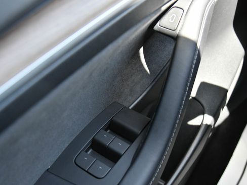 Used 2023 Tesla Model 3 Standard Range image 31