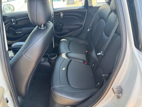 Used 2017 MINI Cooper 4-Door Hardtop image 13