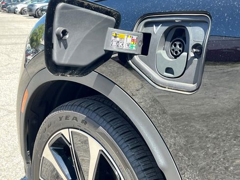 New 2025 VinFast VF 8 Plus image 28