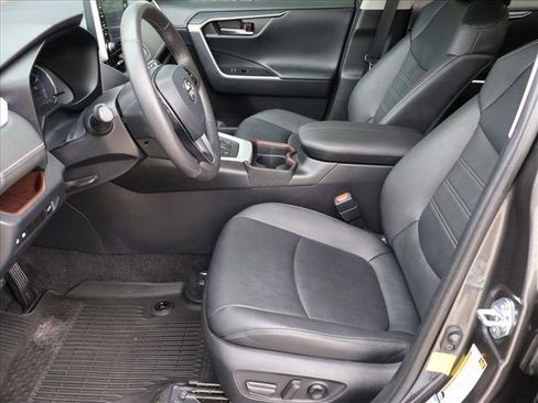Used 2021 Toyota RAV4 Limited AWD/4WD image 21