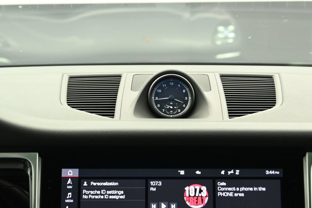 Certified 2024 Porsche Macan AWD/4WD image 23
