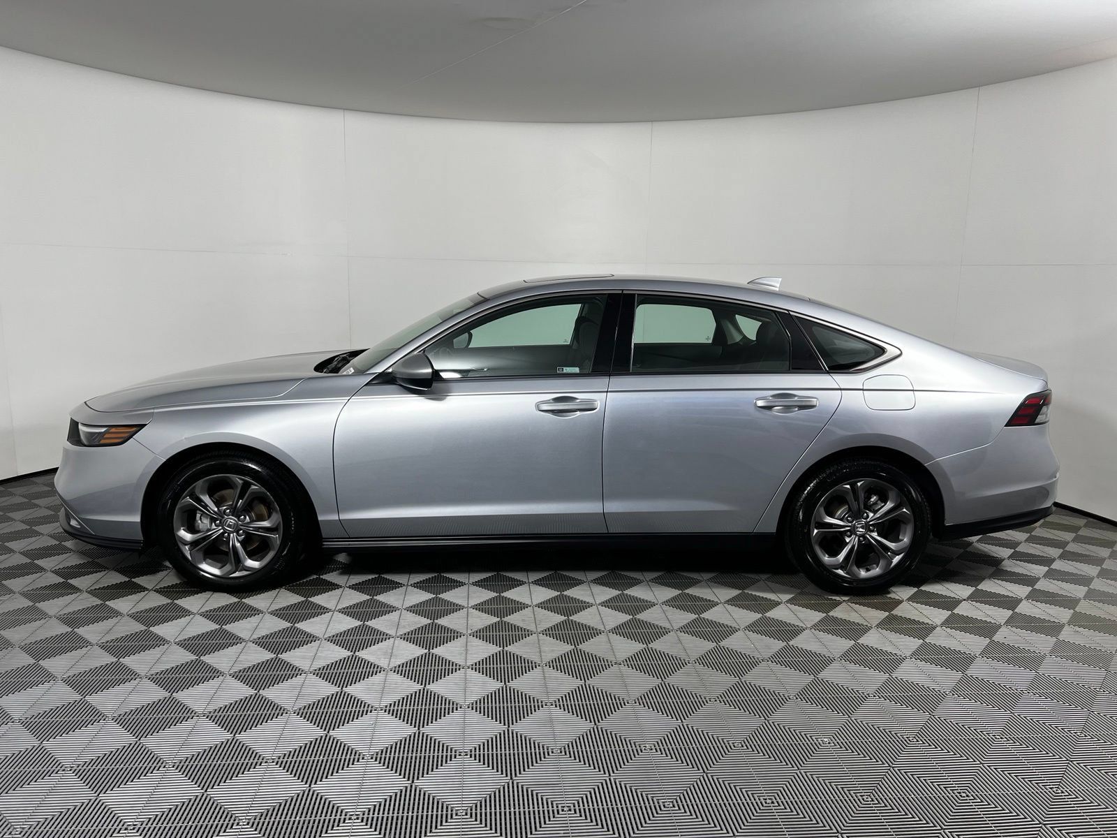 Used 2024 Honda Accord EX image 8