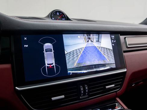 Certified 2023 Porsche Cayenne Platinum Edition image 25