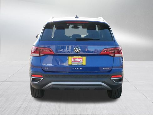 Used 2024 Volkswagen Taos SE w/ Panoramic Sunroof Package image 6