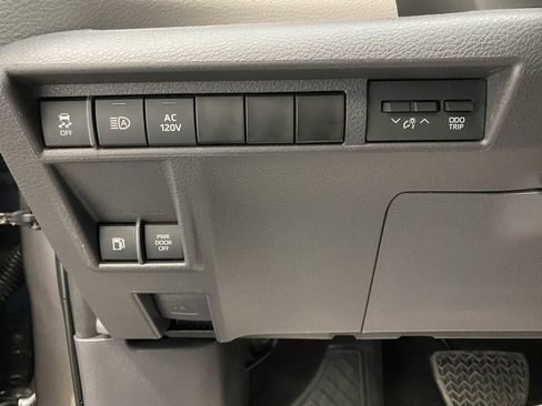 Used 2024 Toyota Sienna XLE image 34