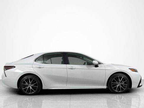Used 2024 Toyota Camry SE FWD image 6